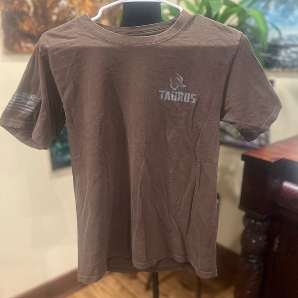 Unk Other - Vintage Taurus t-shirt size small